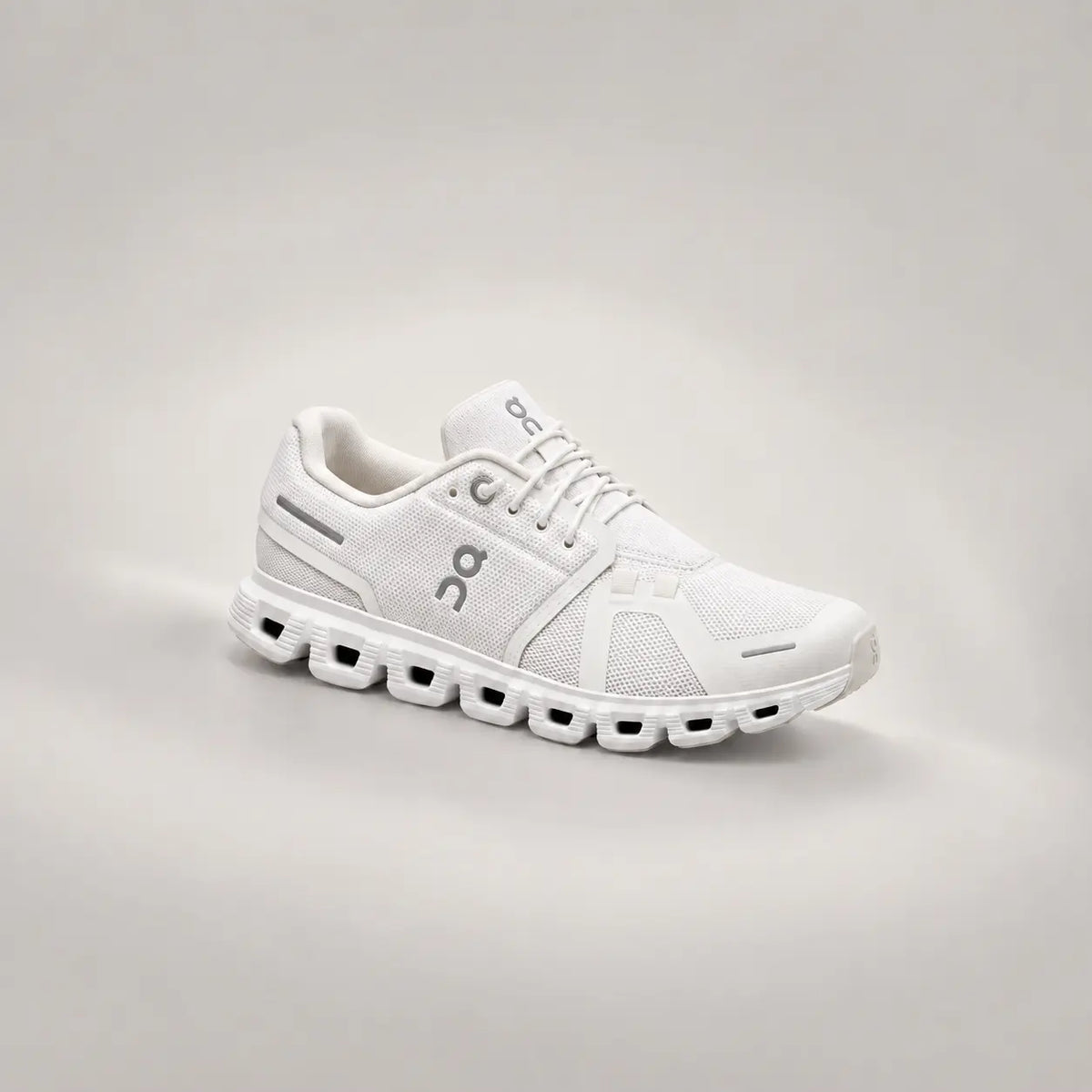 Cloud 6 White | White