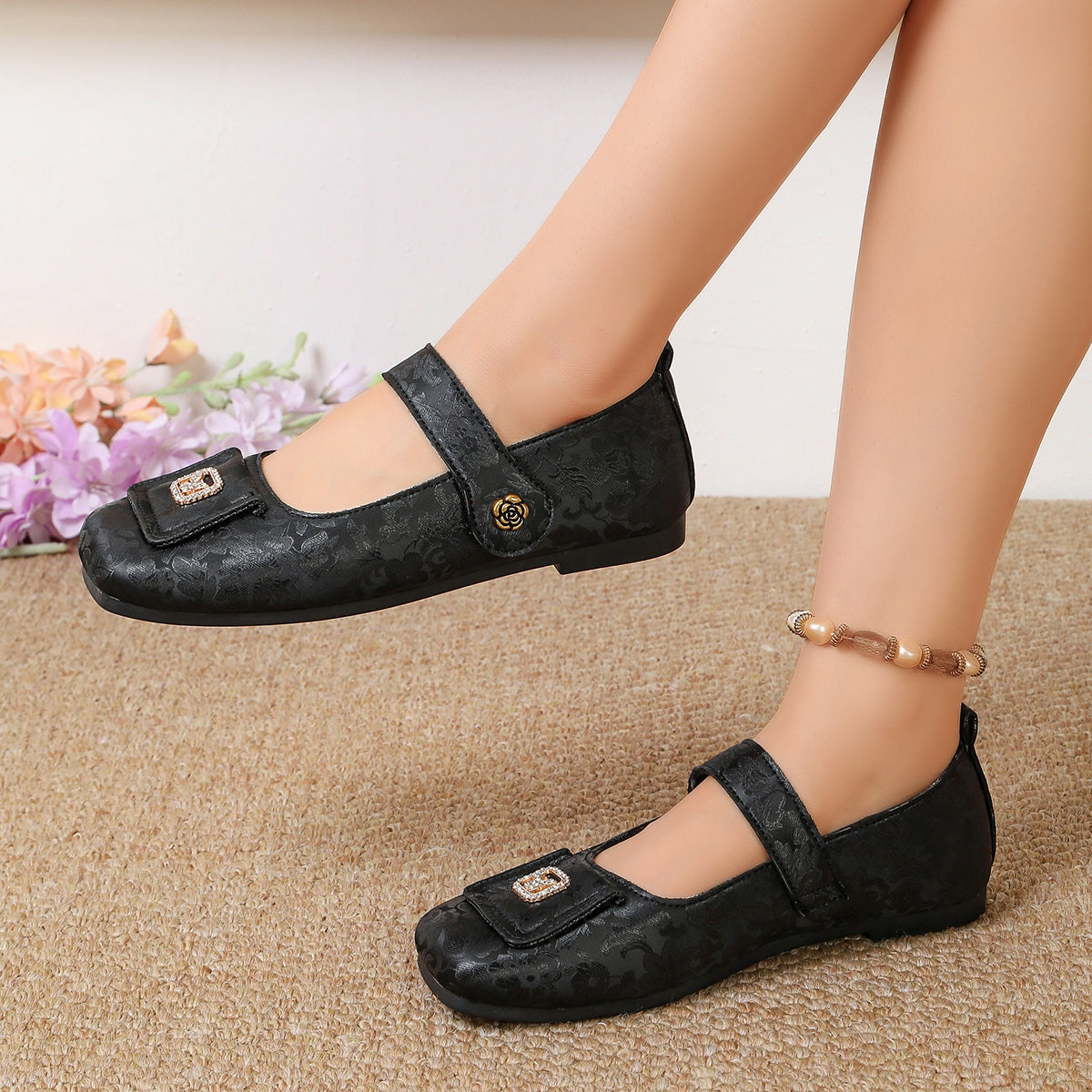 Foot comfort – Square-toe floral buckle retro low-cut shoes