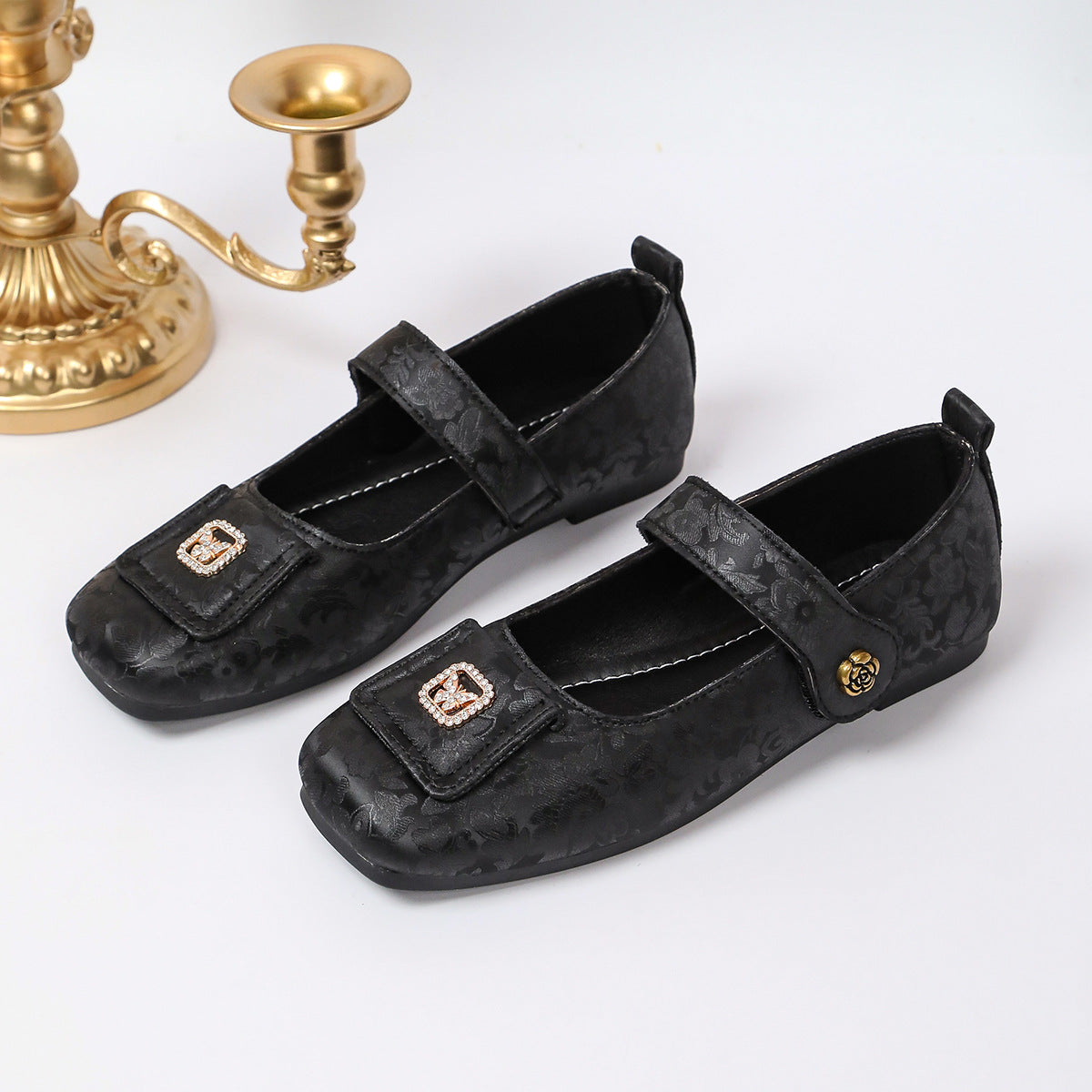 Foot comfort – Square-toe floral buckle retro low-cut shoes
