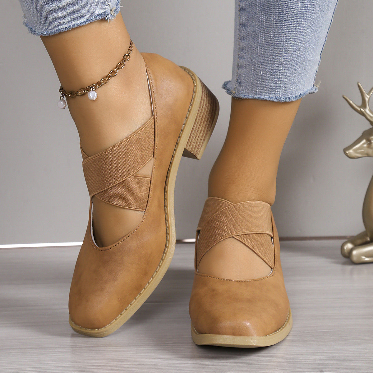 Foot comfort – Cross-strap Mary Jane shoes