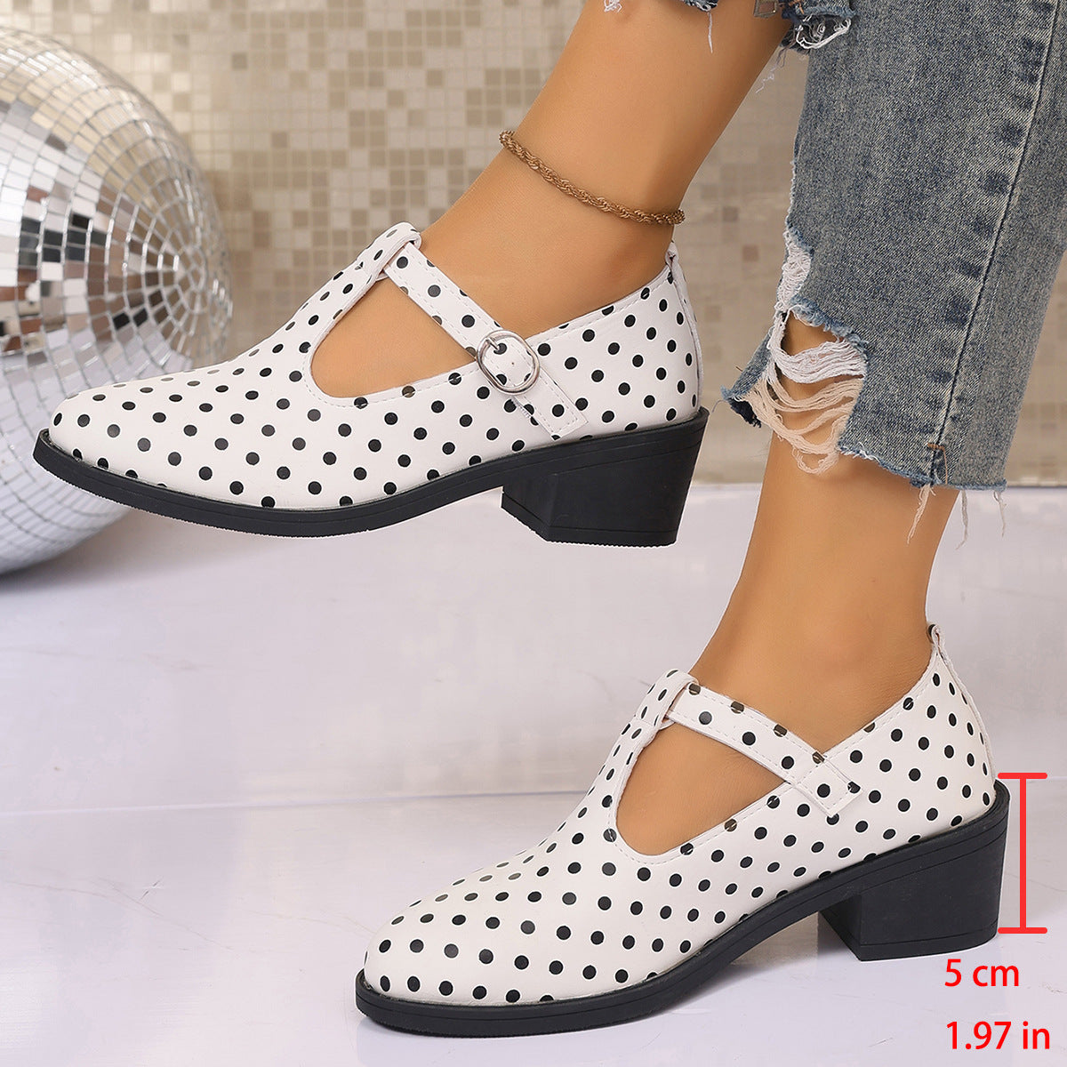 Foot comfort – French retro polka dot shoes